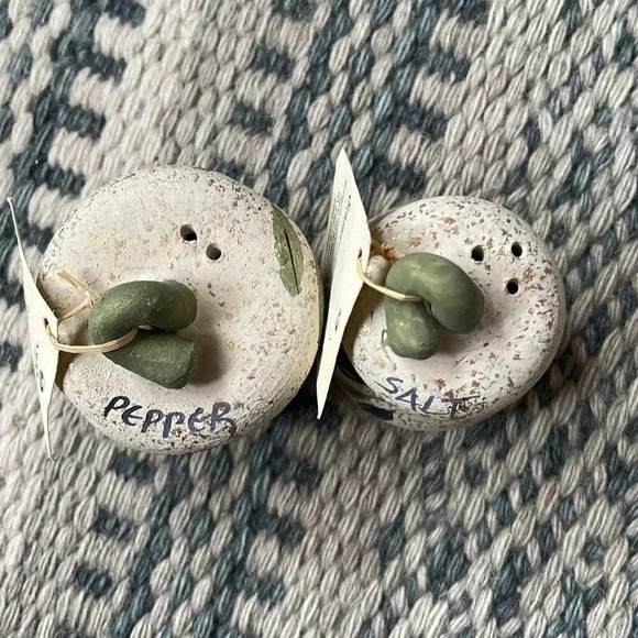 Ceramic Salt and Pepper Shakers - Picture 4 of 10